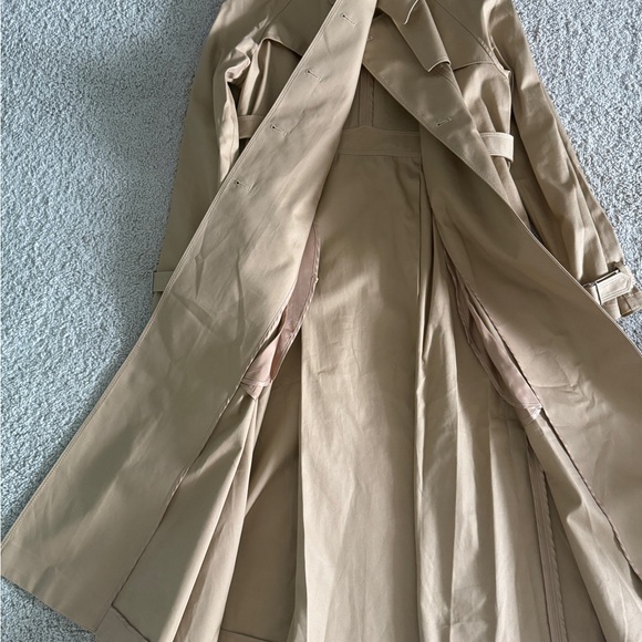 Classic Tan Women's Trench Coat - Picture 4 of 6